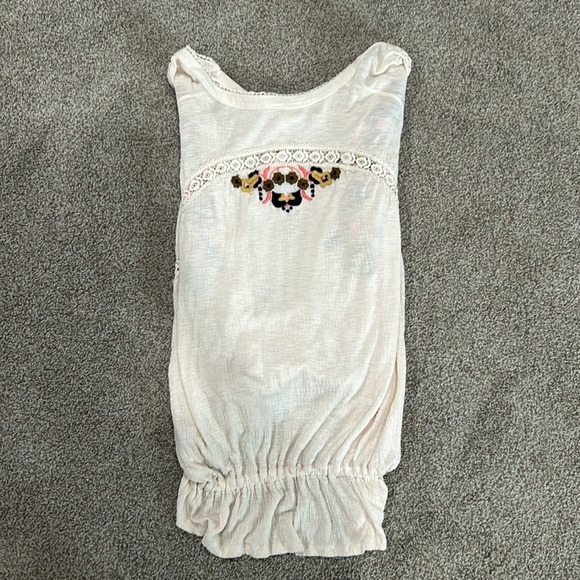 FREE PEOPLE - beautiful crochet boho top with crochet pattern. - Picture 4 of 4